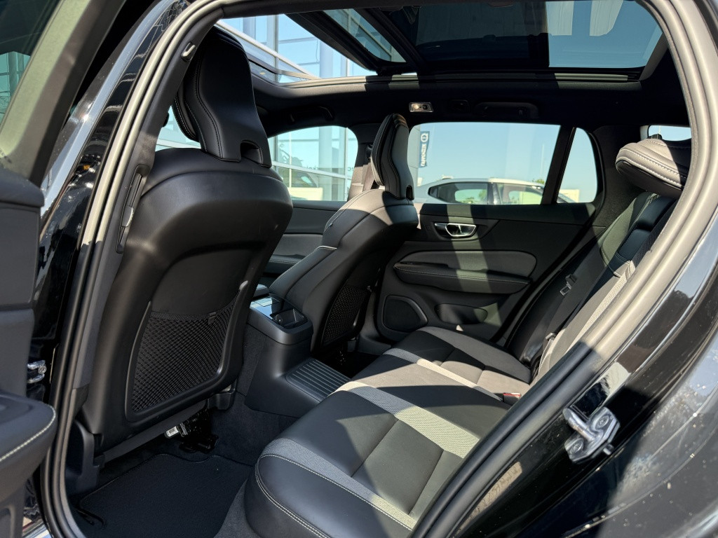Volvo V60 v60 t6 340pk r-design| panodak| adap.cruise| 360camera| hud| key