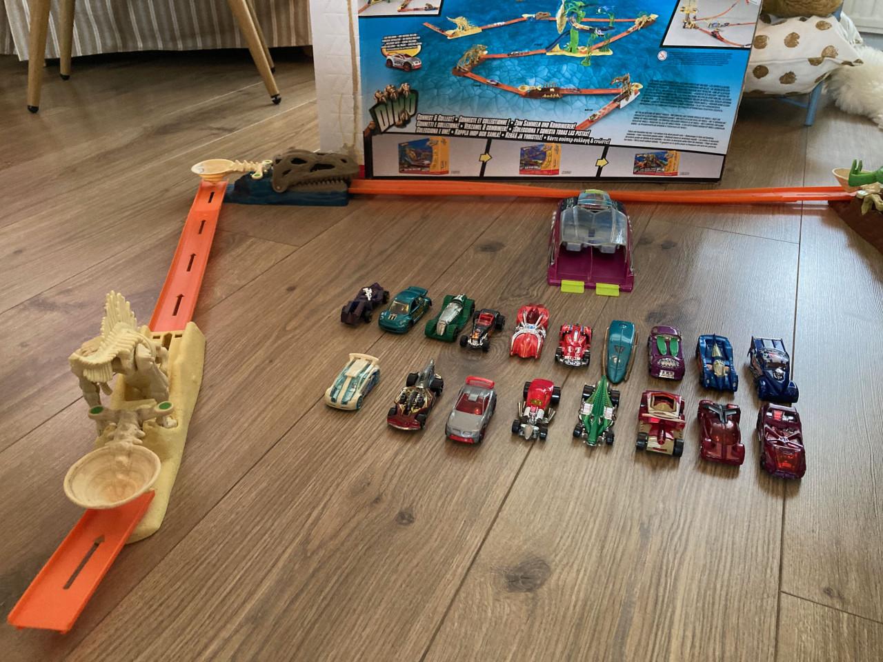 Hot Wheels Dino baan + auto's