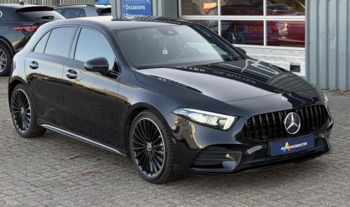 Mercedes-Benz A-klasse - 180 d AMG | Widescreen | Camera | Sfeer | Carplay