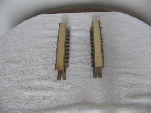 Telefoon aansluitblok NF 04390 twee stuks.