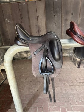 Frank baines dressuur zadel te koop