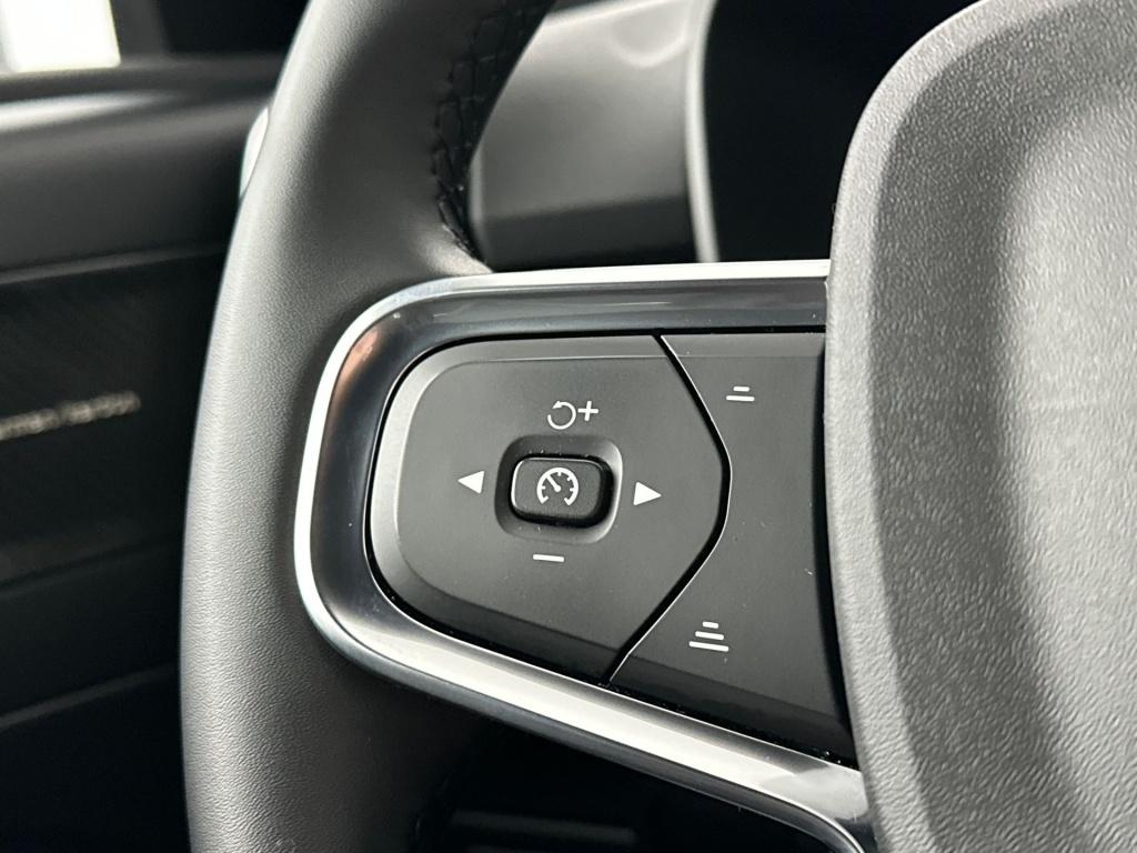 Volvo XC40 b4 194pk plus dark| achteruitrijcamera| trekhaak| adap.cruise