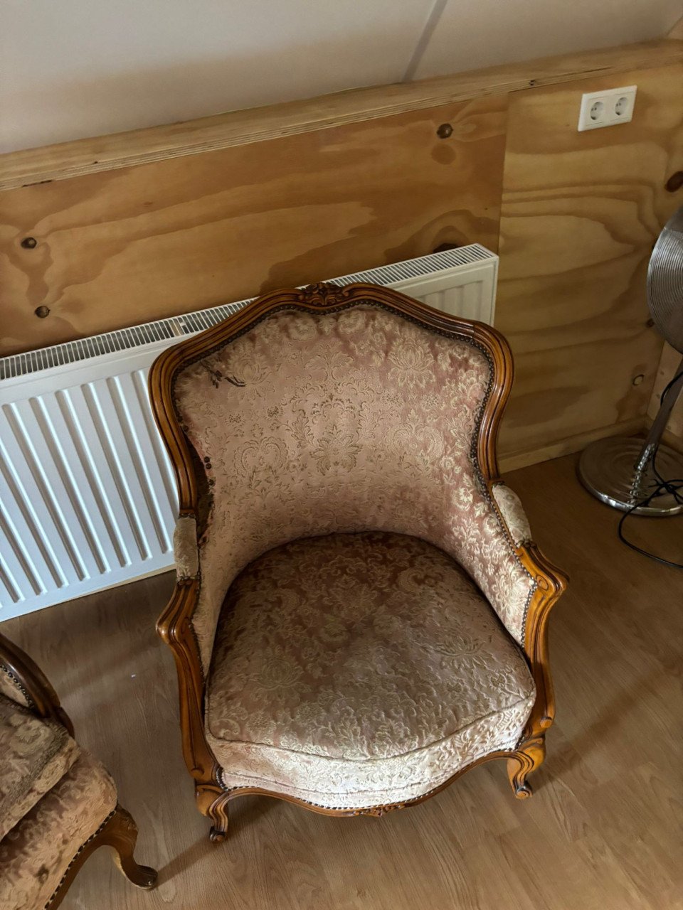 Gratis af te halen. Twee leunstoelen