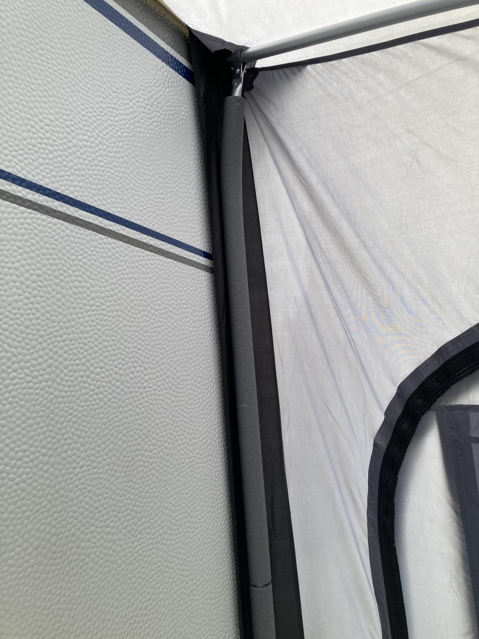 Voortent Saba 360 met aparte aandrukstangen