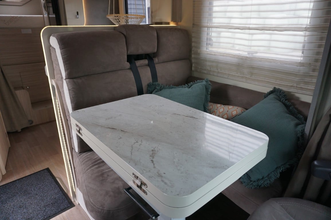 Elnagh T-Loft 450 uit 2021 met 30000km euro 6