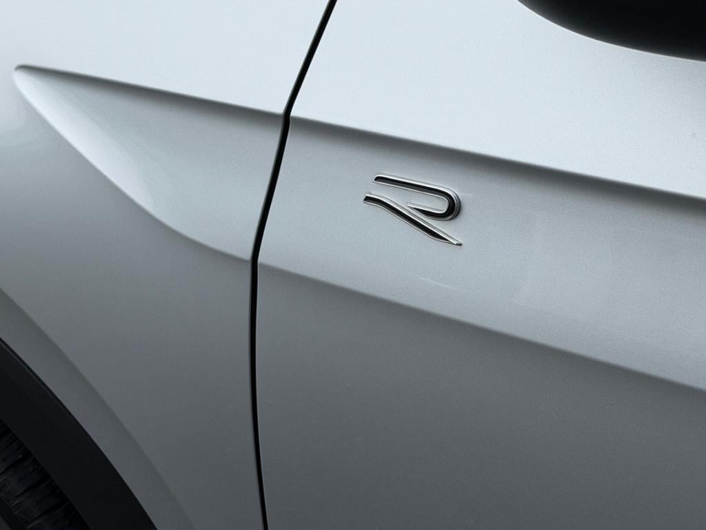 Volkswagen T-cross 1.5 tsi 150pk dsg r-line | camera | trekhaak | navi | iq