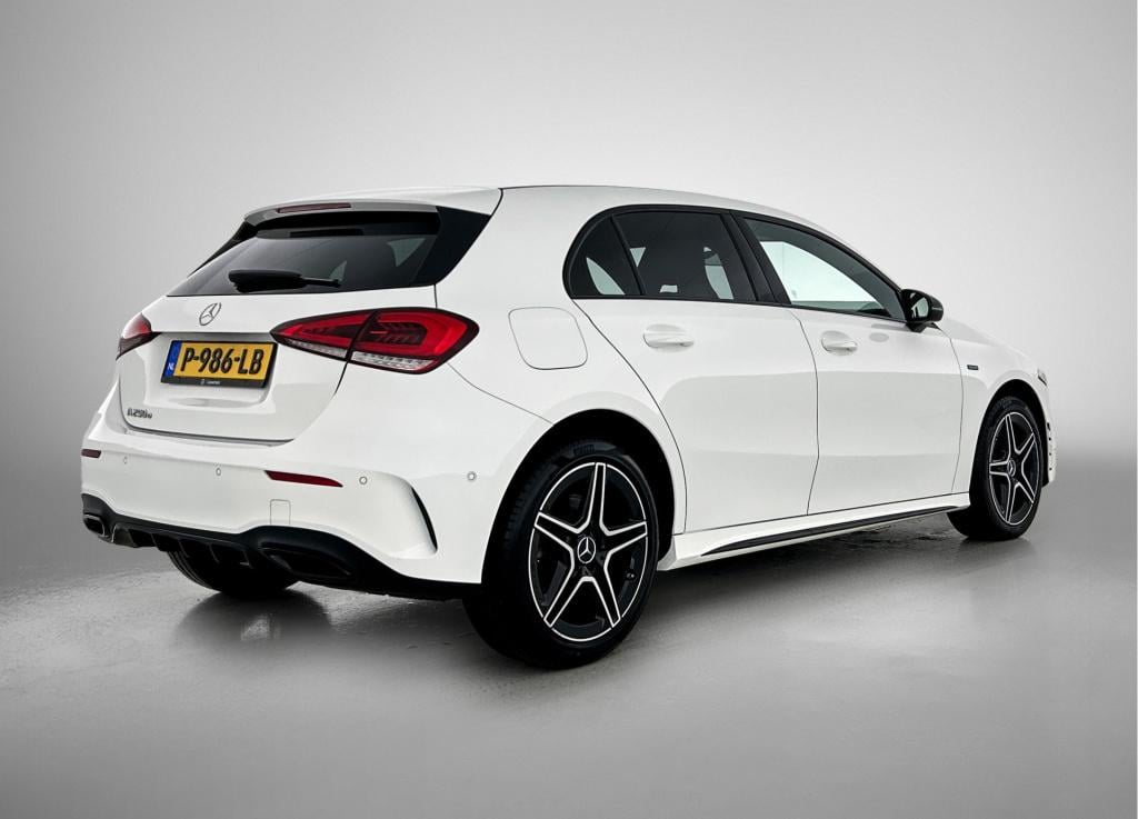 Mercedes-Benz A-Klasse 250 e plug in hybride | amg line | stoelverwarming |