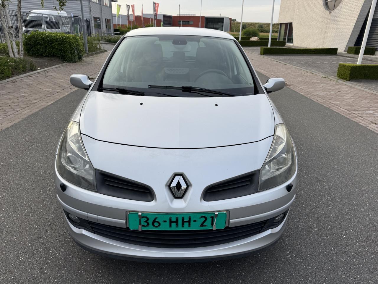 Renault Clio 1.6 benzine Initiale vol opties!