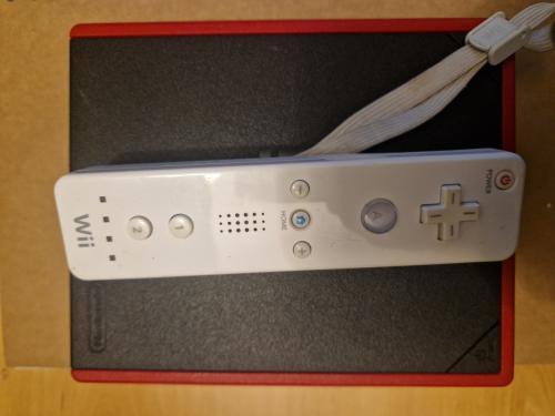 Nitendo Wii rood  mini)  met controller, sensorbar en alle benodigde kabels