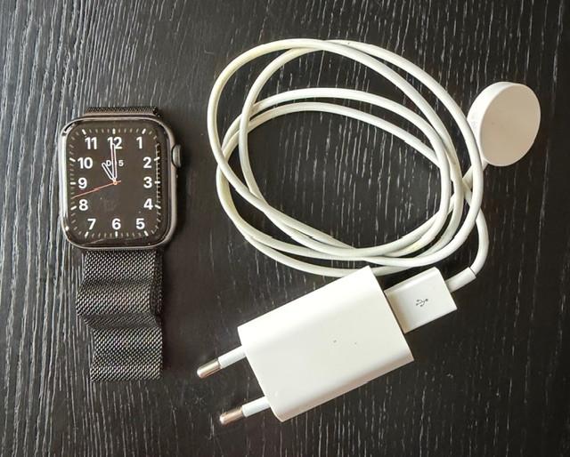 Apple Watch Series 5 - 44 mm - Spacegrijs