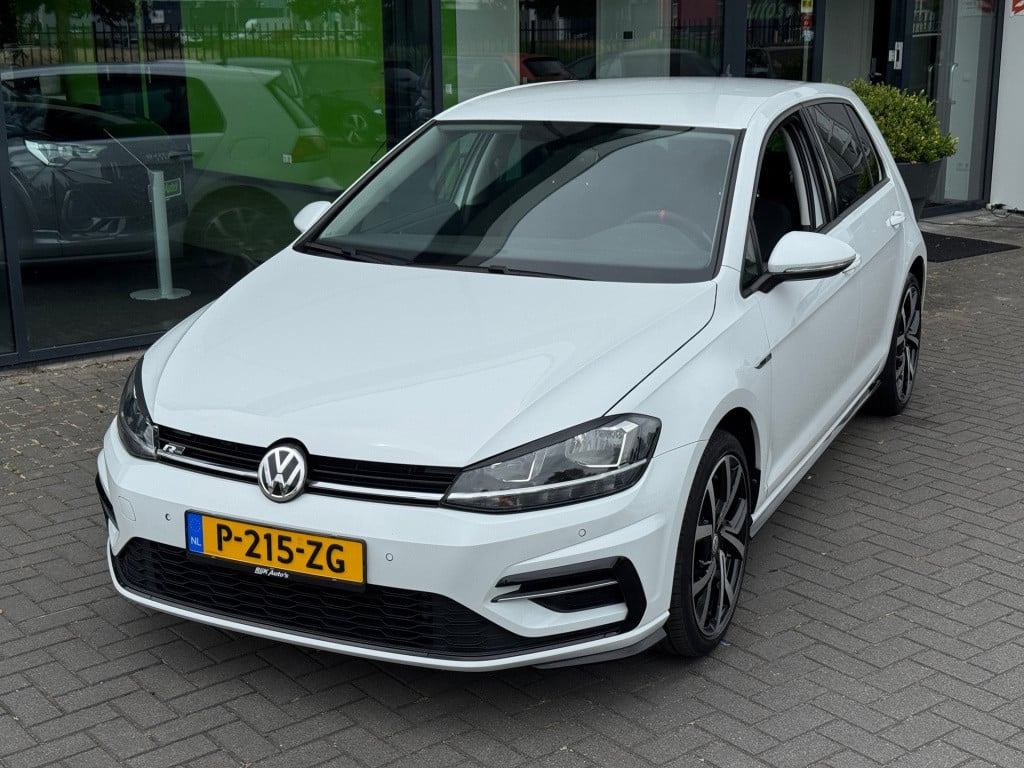 Volkswagen Golf 1.0 tsi r-line * navigatie * adaptieve cruise control * pdc