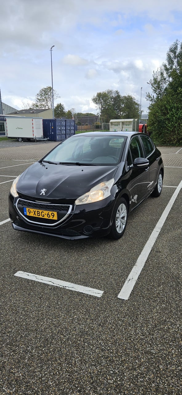 Peugeot 208 1.2 VTI 60KW/82PK 5-D 2013 Zwart