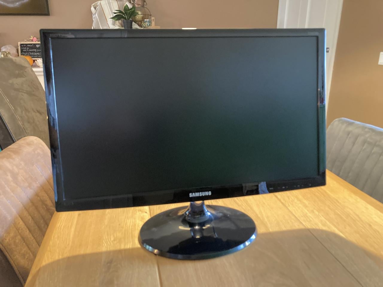 Samsung tv/monitor T24C300EW 24inch