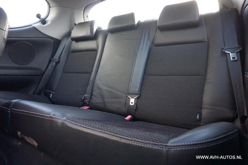 Peugeot 207 1.6-16v t féline