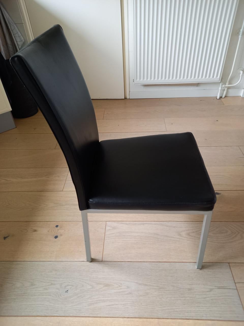 Eettafel met stoelen