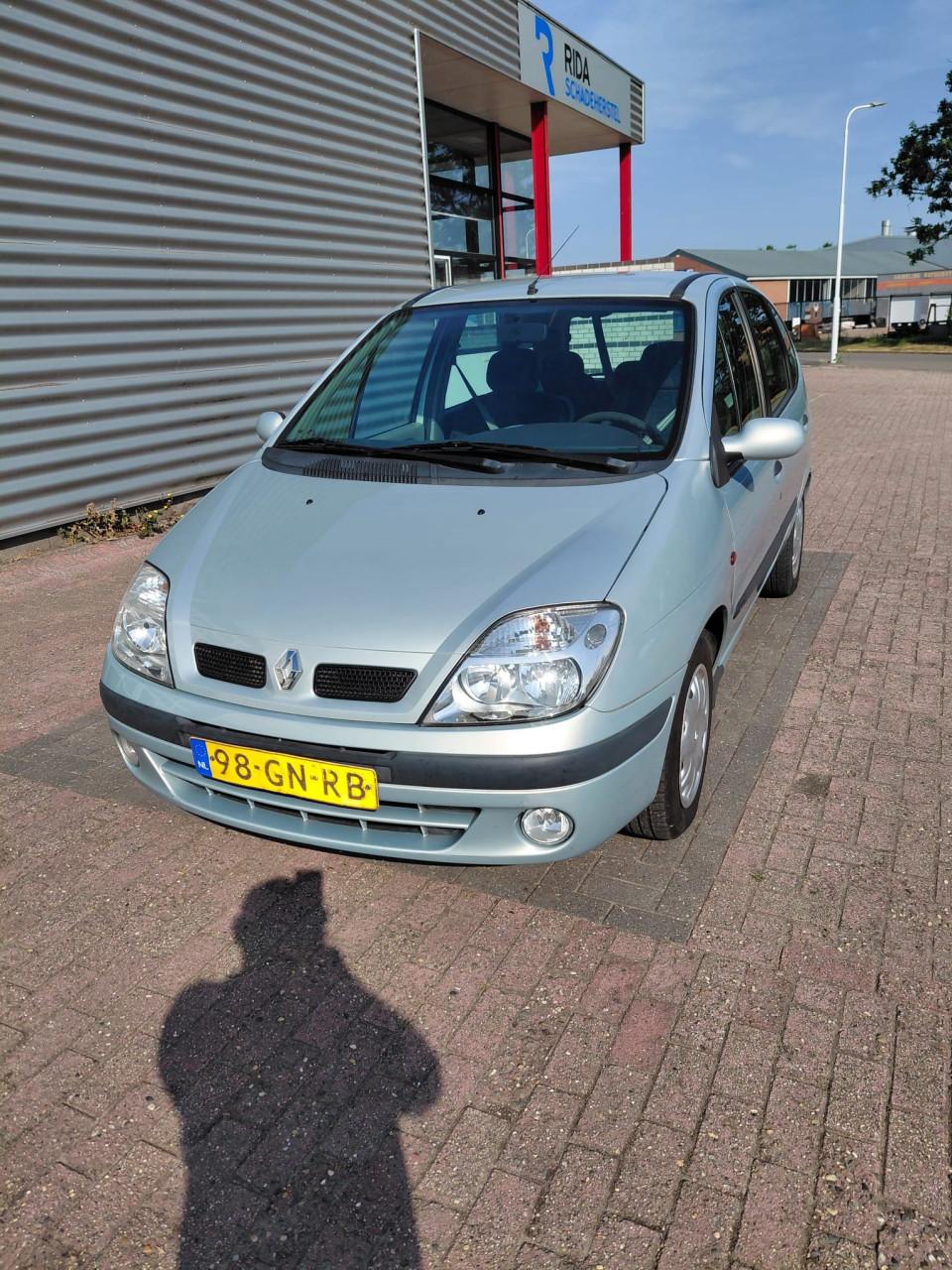 Renault megane senic automaat  bj 2001  1600 euro