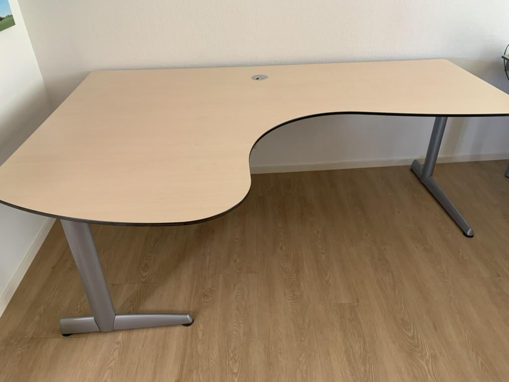 Groot bureau (tafel met verrijdbare ladenkast)