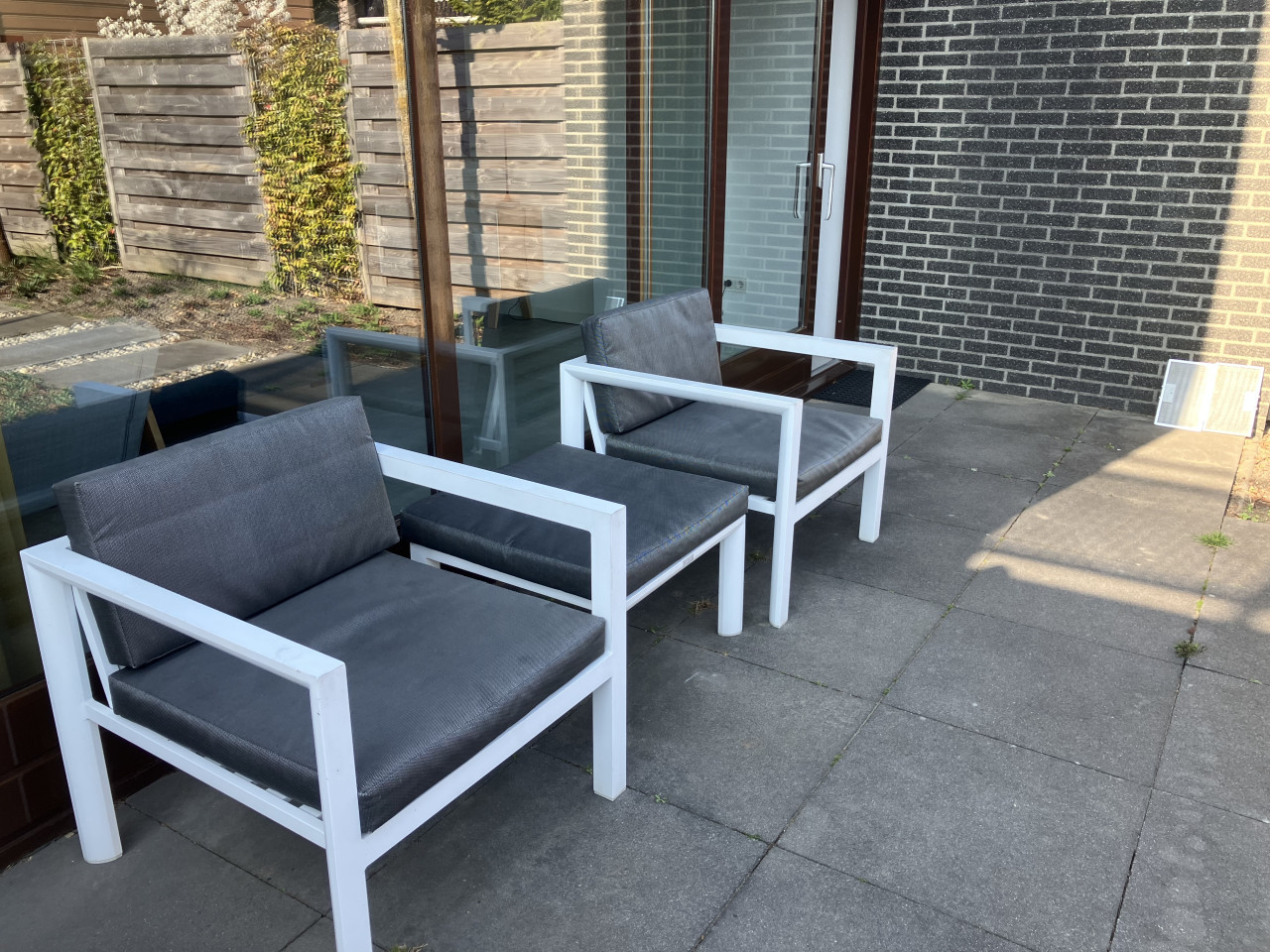 Tuinset ( 2 stoelen en tafel)