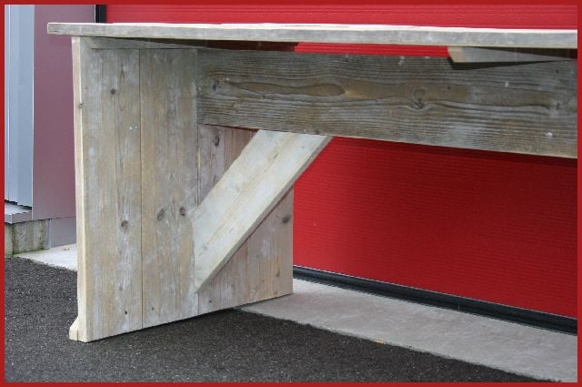 Robuuste tuintafel