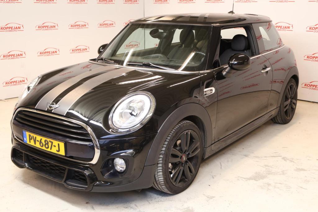 Mini Cooper 1.5 chili serious business nl auto, jcw in en exterieur, stoelv