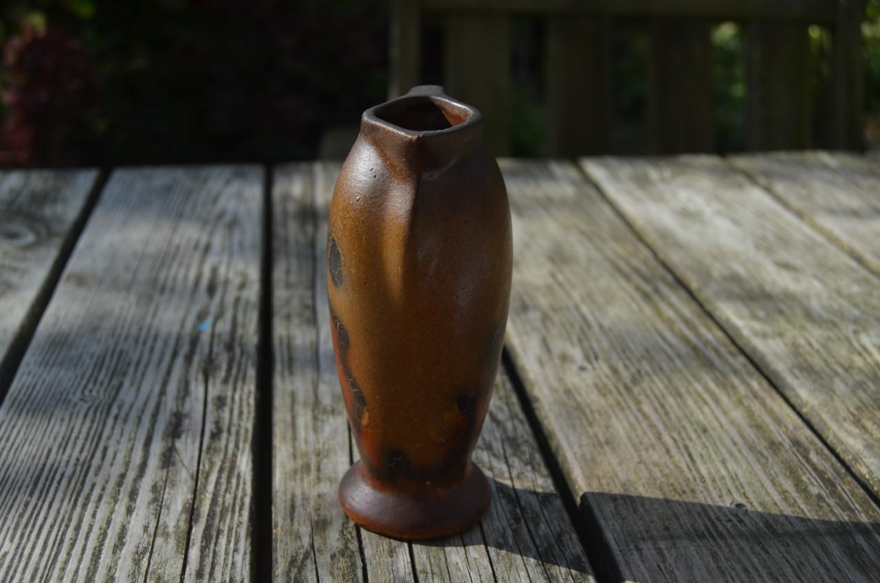 Klein plateel vaasje / schenkkannetje ongemerkt