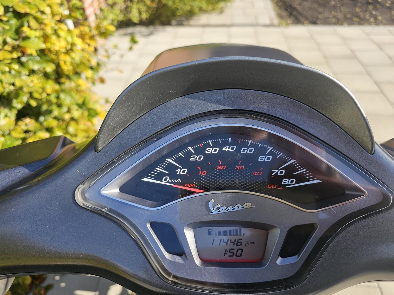 Zeldzame Vespa Sprint 2takt bj 2017 met maar 11000 km