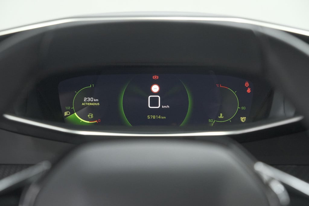 Peugeot 2008 puretech 102 allure pack | camera | apple carplay | parkeersen