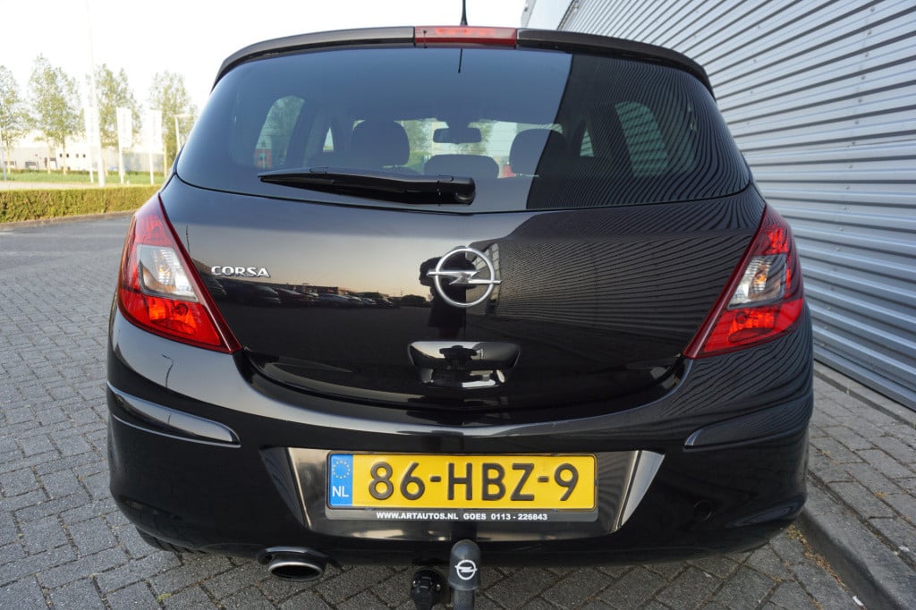 Opel Corsa 1.4-16v sport airco / cruise / elektr. ramen / trekhaak / nap
