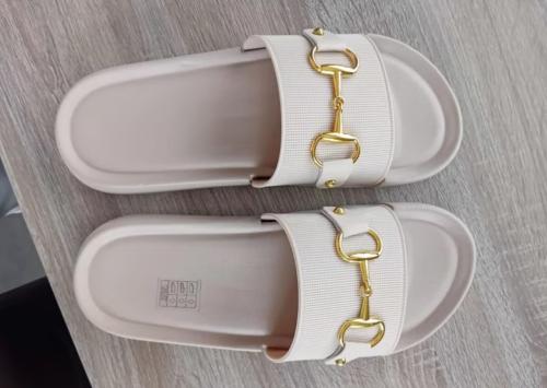 Nieuwe dames slippers met gouden gesp maat 40-41