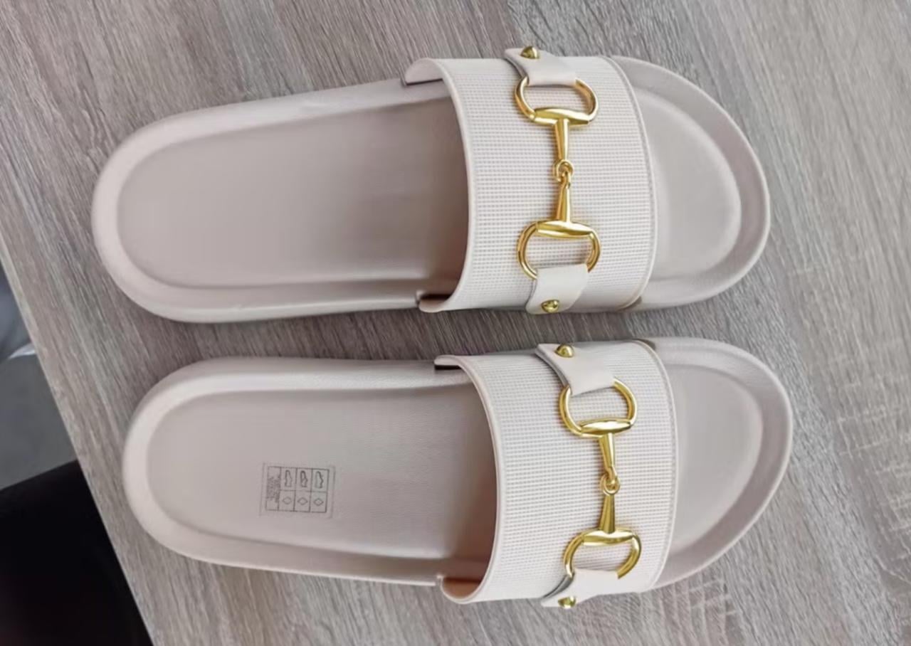 Nieuwe dames slippers met gouden gesp maat 40-41