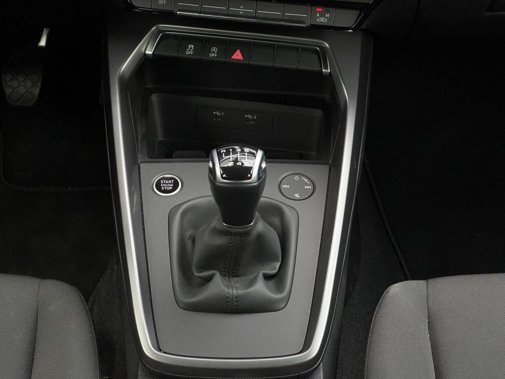 Audi A3 sportback 30 tfsi pro line nl-auto, trekhaak afneembaar!