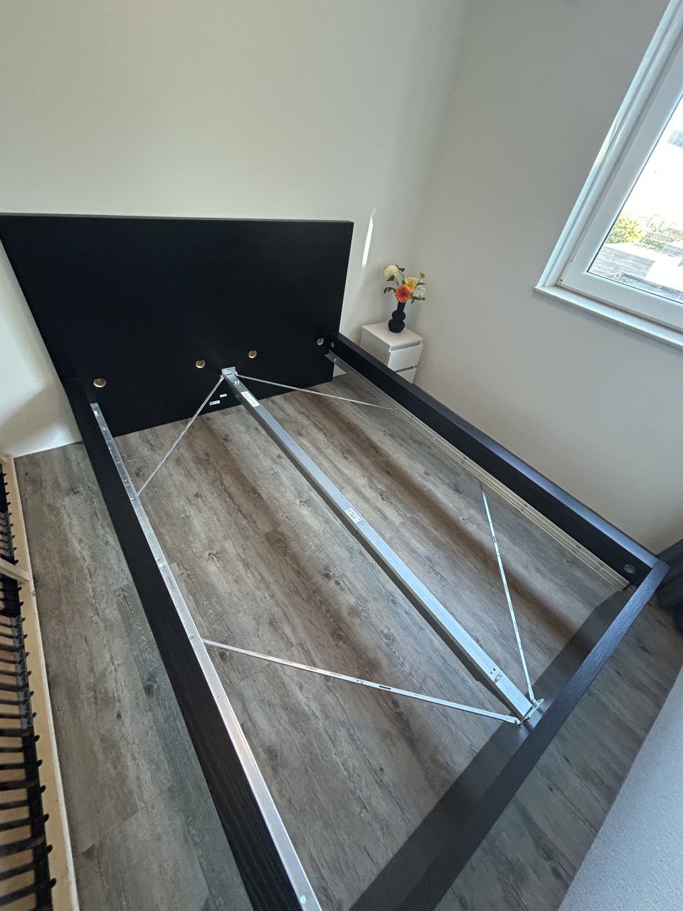 Bed frame + lattenbodems (140x200)