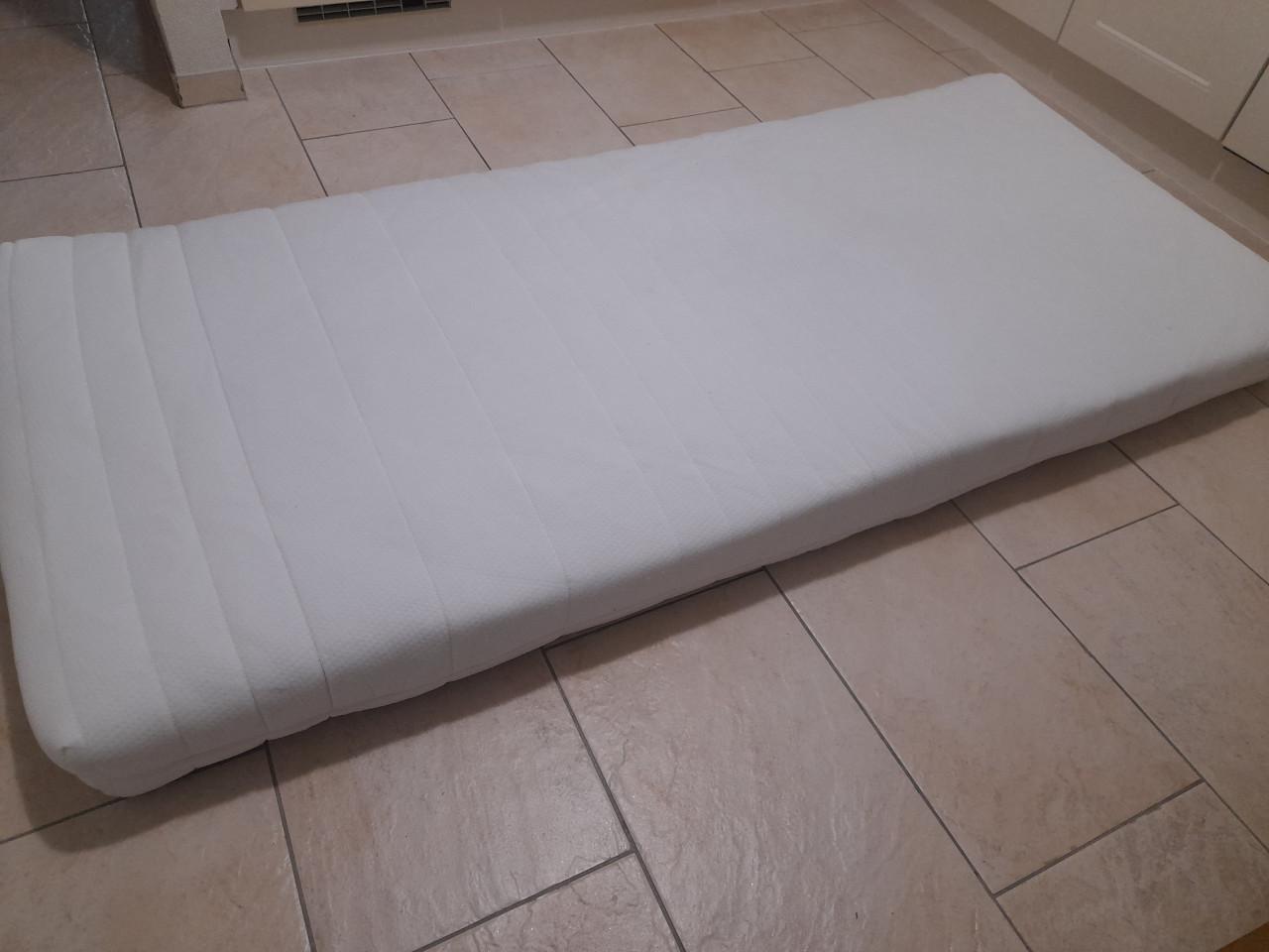 Matras 90 x 200 x 15cm ( in goede schone staat)