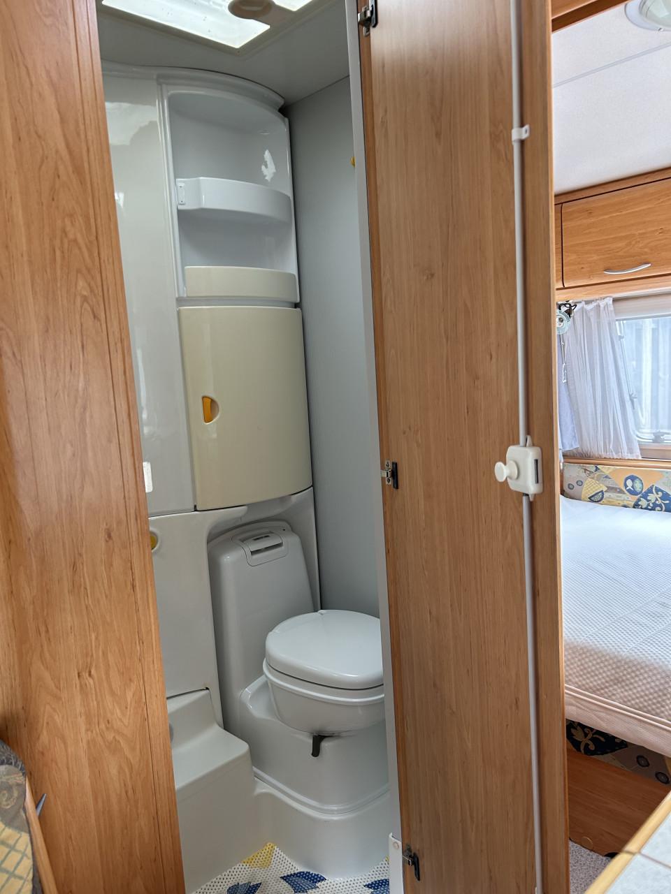 Knaus Blue Line 450 caravan