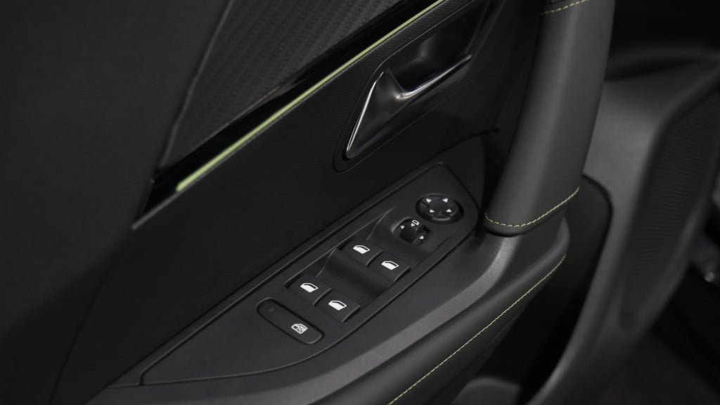 Peugeot 2008 puretech 130 eat8 gt | 360 camera | adaptieve cruise control |