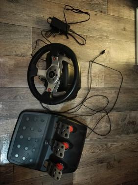 Te koop Logitech g25 en joystick