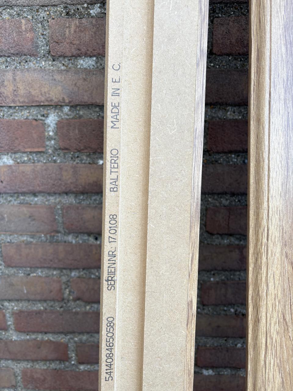 Balterio plinten, eiken kleur met bevestiging 240x8,5 cm  6 st. afmeting 24