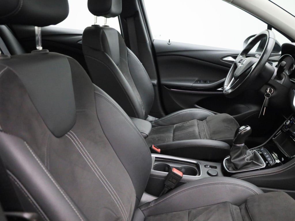 Opel Astra 1.2 elegance | lmv | parkeer sensoren | camera | half leder | cl