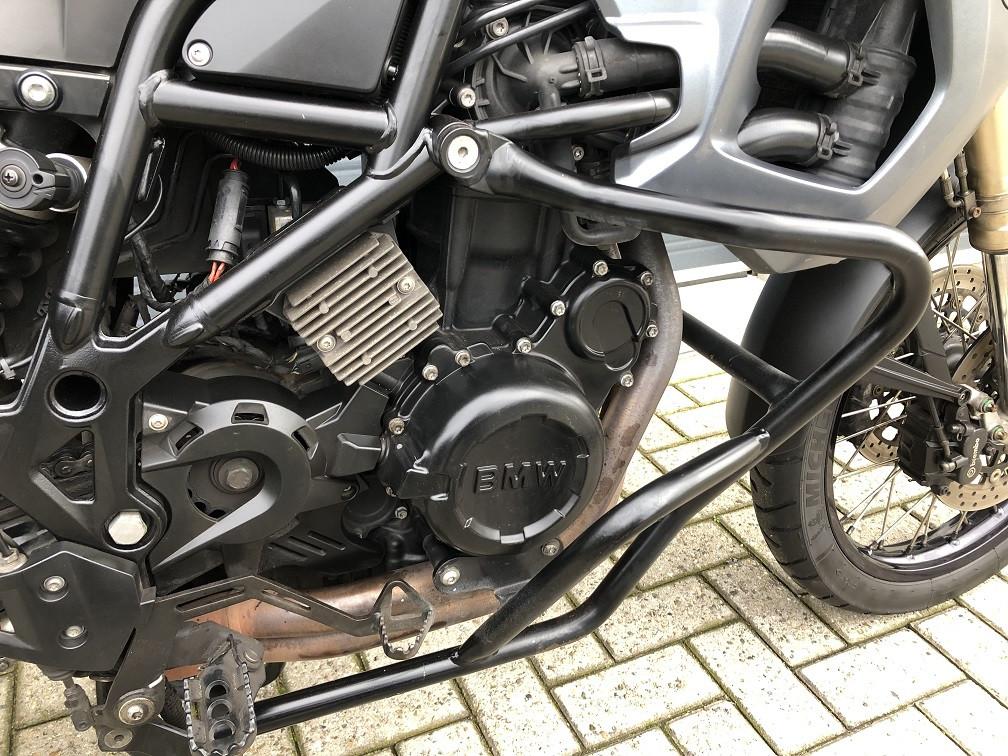 Knappe BMW F800GS uit 2012 met 49 dkm, valbeugel, verstralers etc. €5750,-