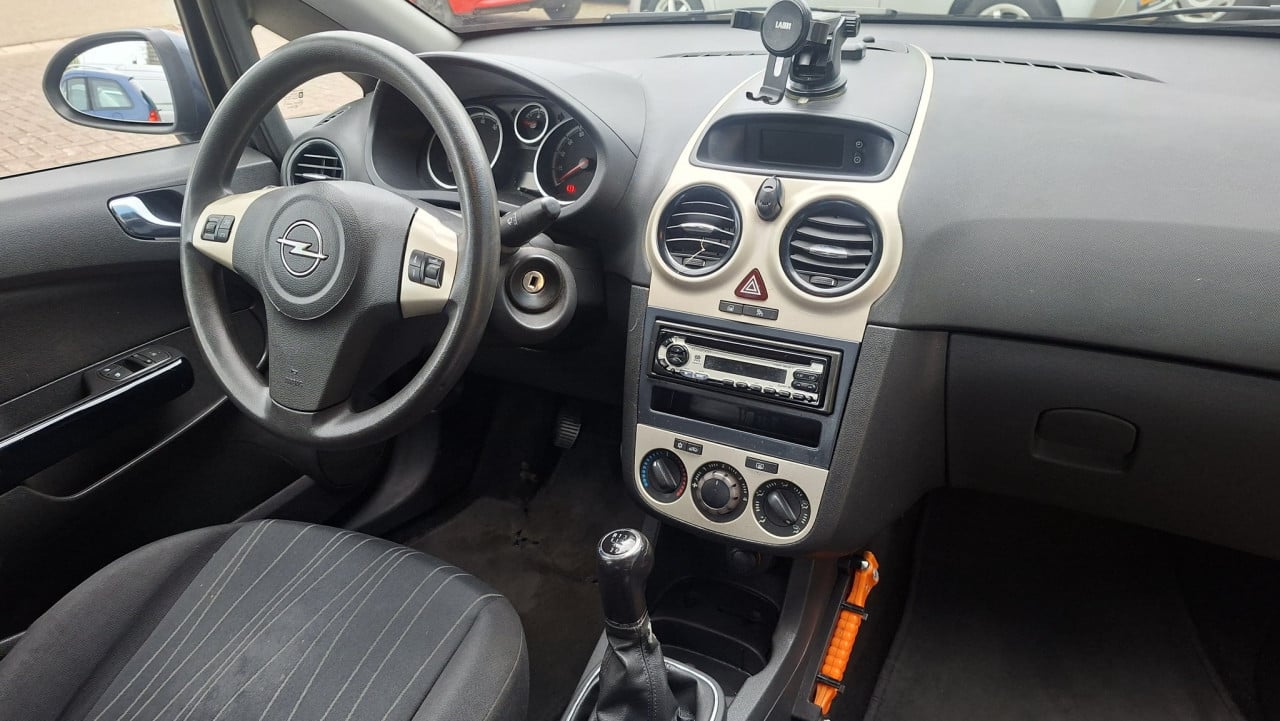 Opel Corsa 1.4-16V Enjoy 5deurs bj:2007 airco apk 9-2026