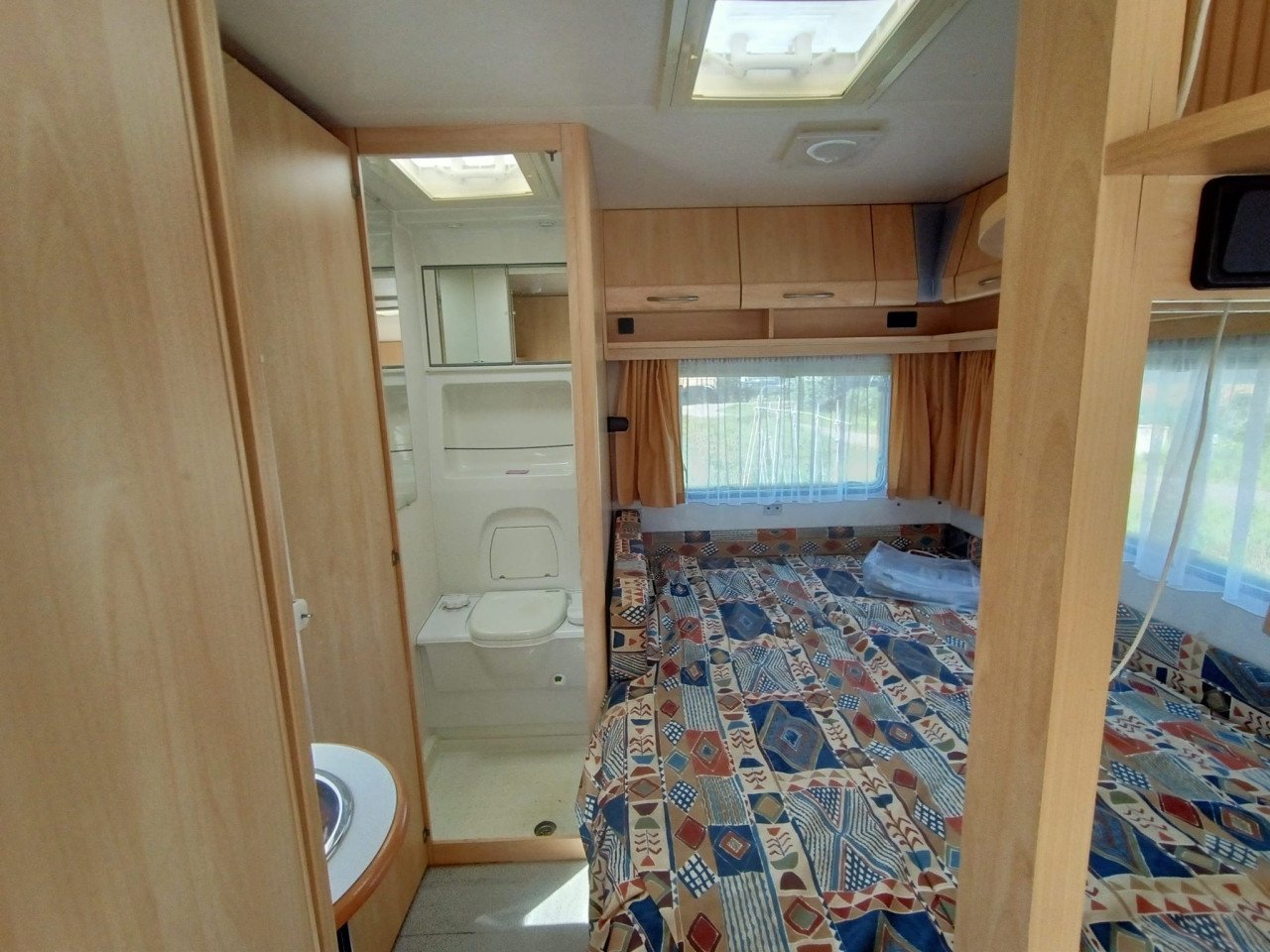 Mooie vochtvrije Beyerlan 495 LB 1999 met voortent en vast bed
