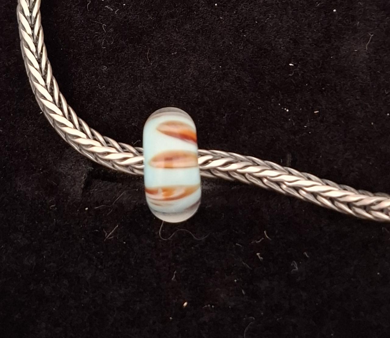 Twee mooie nieuwe glas bedels Trollbeads