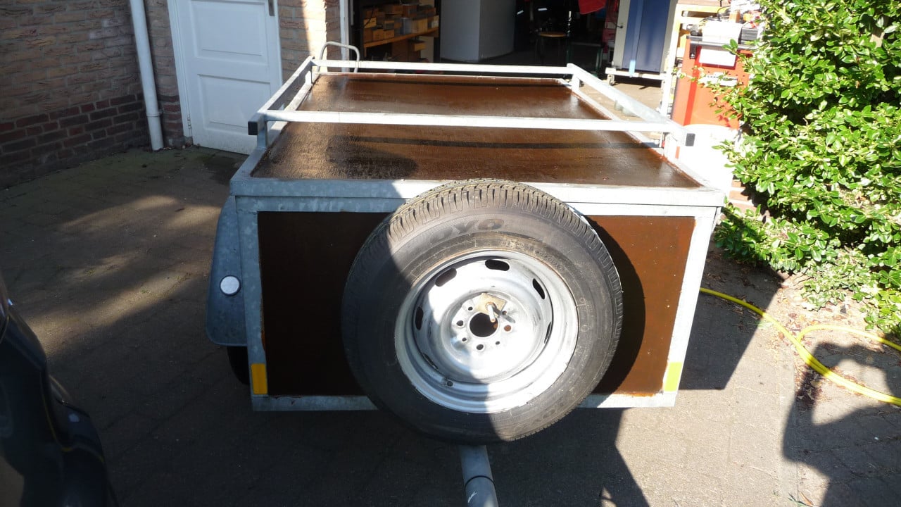 TE KOOP ONGEREMDE BAGAGE /VAKANTIE AANHANGER
