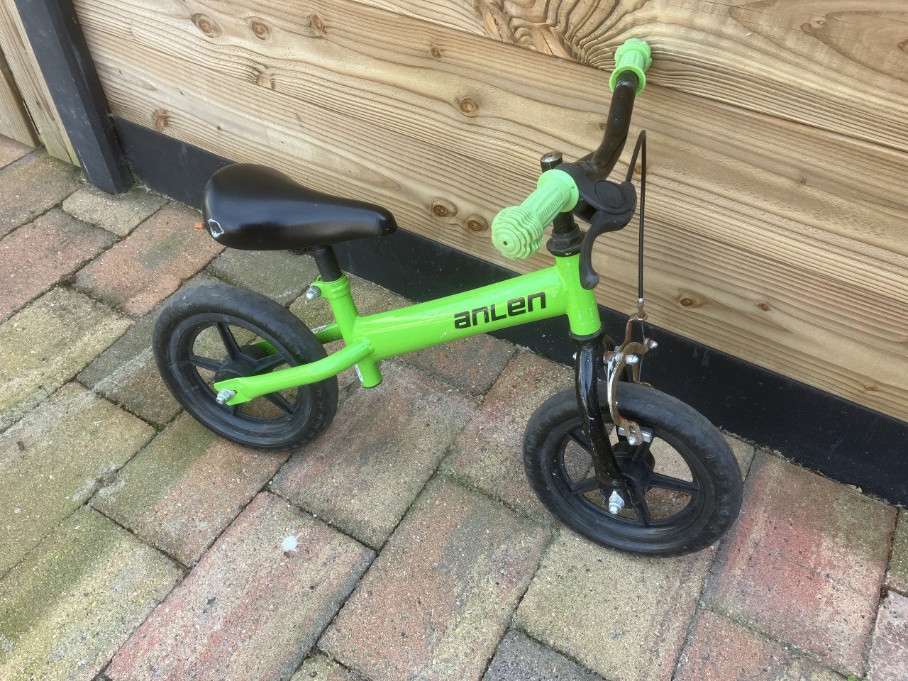Groene loopfiets met rem