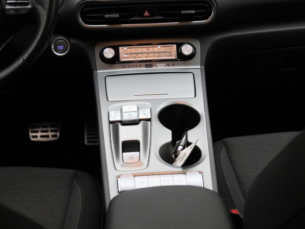 Hyundai Kona ev fashion 39 kwh | navi | camera | lmv | pdc | climate