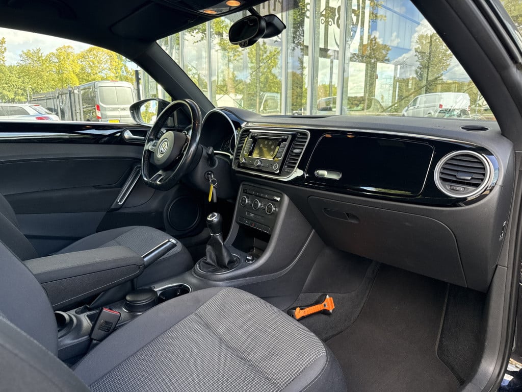 Volkswagen New Beetle 1.2 tsi design | nl-auto | navi | airco | cruisec.