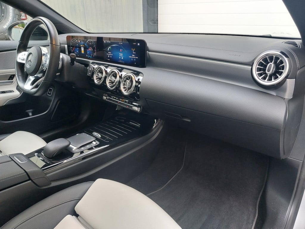 Mercedes-Benz Cla shooting brake 250 premium plus | zeer rijk uitgerust