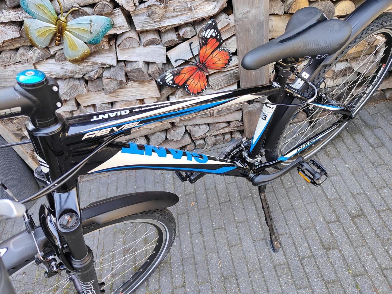 Giant Revel 26 inch mountainbike framemaat S 40 cm deore