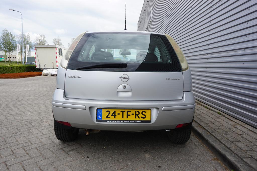Opel Corsa 1.2-16v silverline airco / elektr. ramen / lm velgen / nap