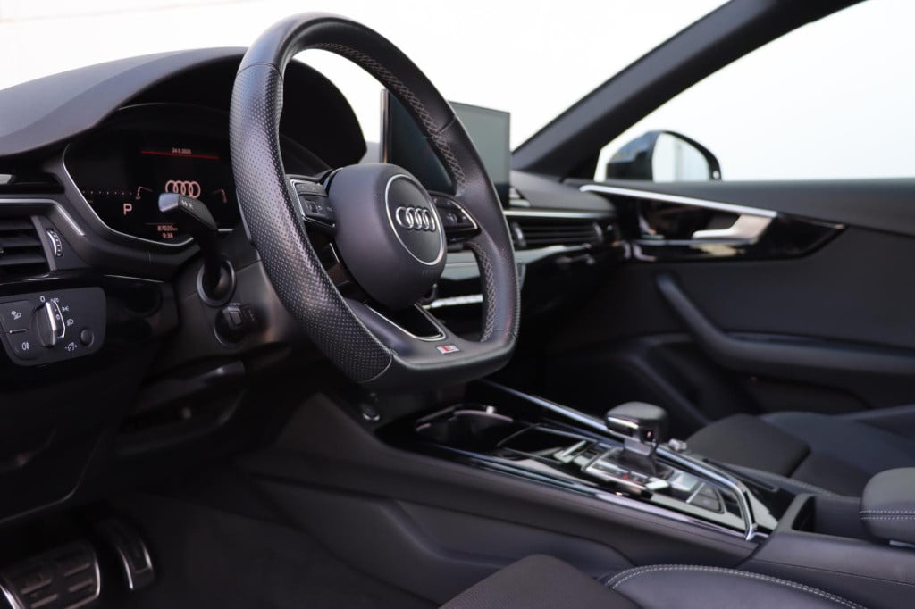 Audi A4 limousine 35 tfsi s edition competition s-tronic